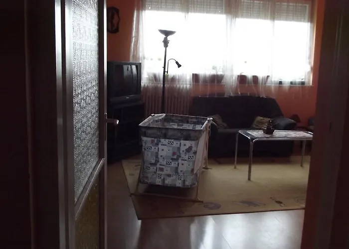 Dozsa Apartment *