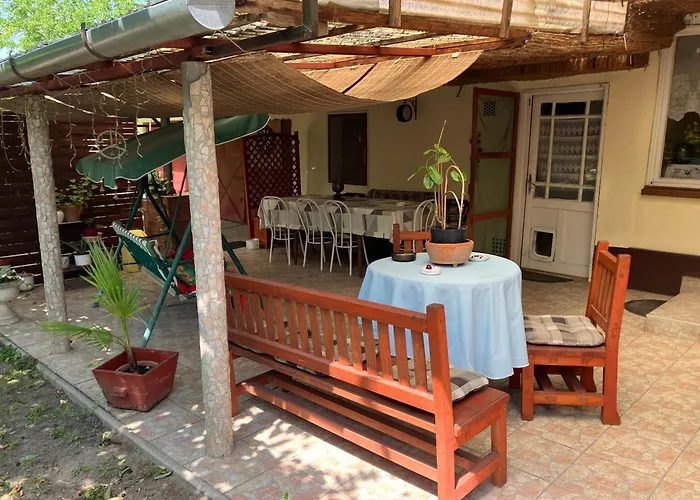 Dozsa Apartment *